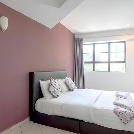 Oyo 89874 Gs Golden Star Hotel Seri Kembangan Exterior foto