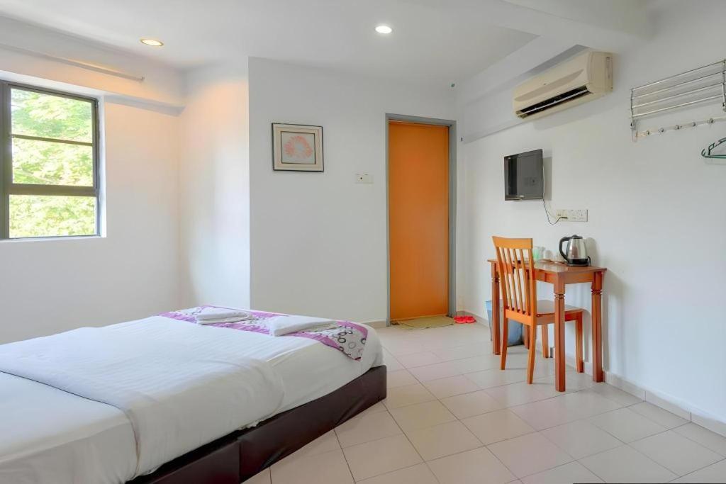 Oyo 89874 Gs Golden Star Hotel Seri Kembangan Exterior foto