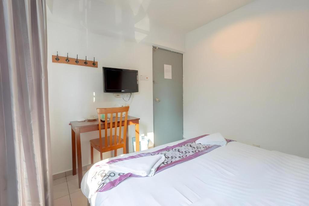 Oyo 89874 Gs Golden Star Hotel Seri Kembangan Exterior foto