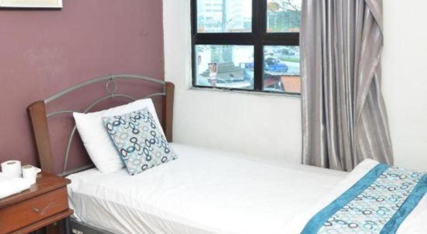 Oyo 89874 Gs Golden Star Hotel Seri Kembangan Exterior foto