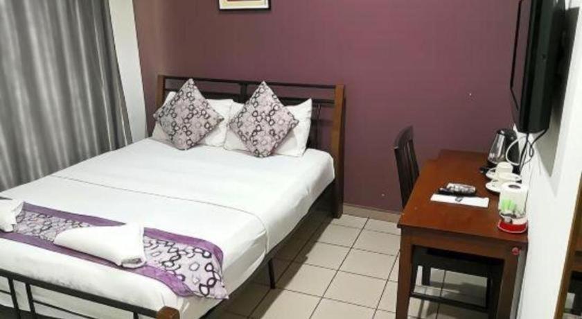 Oyo 89874 Gs Golden Star Hotel Seri Kembangan Exterior foto