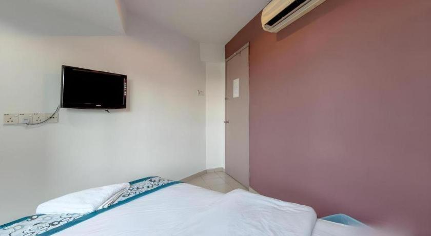 Oyo 89874 Gs Golden Star Hotel Seri Kembangan Exterior foto