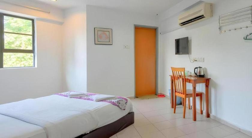 Oyo 89874 Gs Golden Star Hotel Seri Kembangan Exterior foto