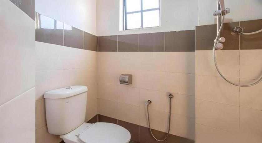 Oyo 89874 Gs Golden Star Hotel Seri Kembangan Exterior foto
